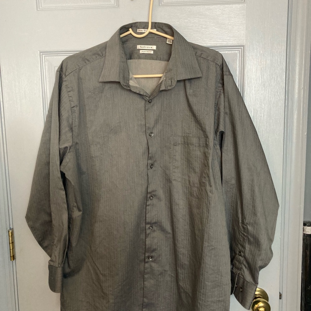 Van Heusen Gray Button-Up Shirt